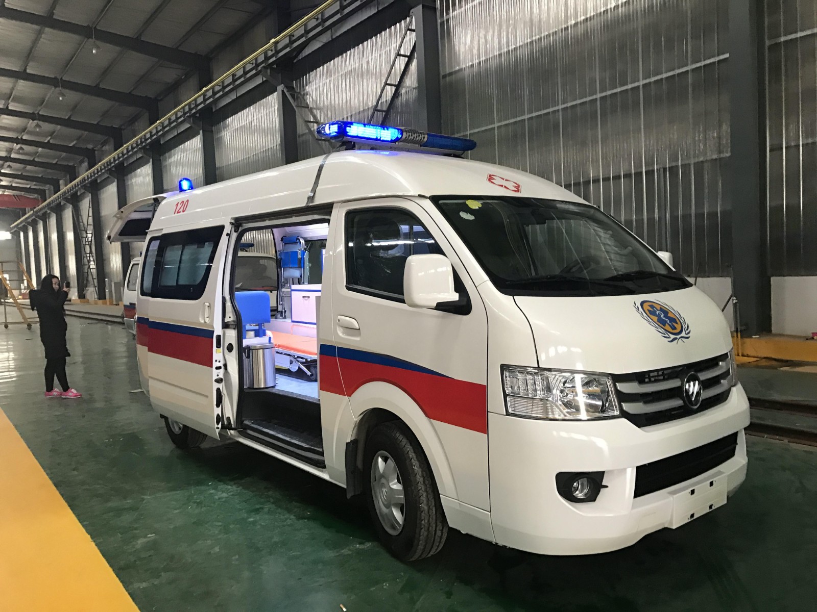伊兰县救护车转院