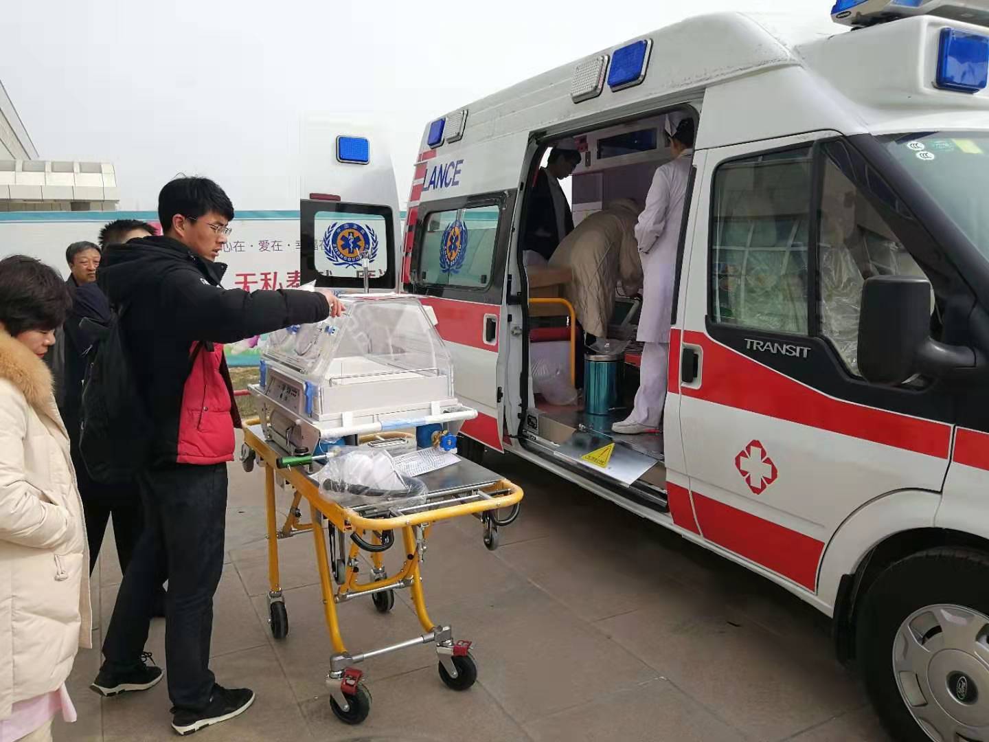 伊兰县救护车转院