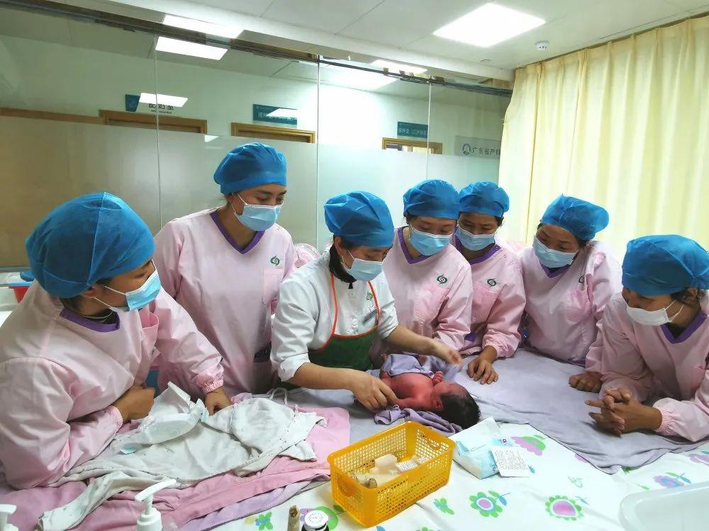 伊兰县妇婴监护型护送